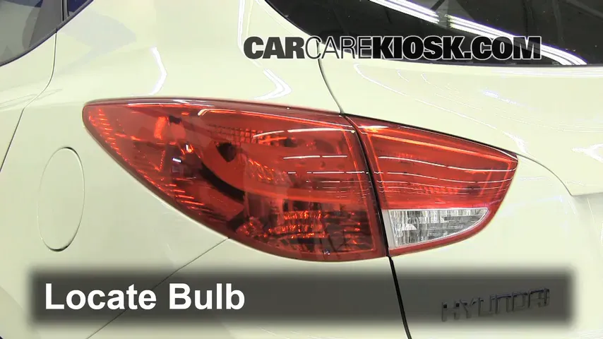 2012 Hyundai Tucson Limited 2.4L 4 Cyl. Lights Tail Light (replace bulb)